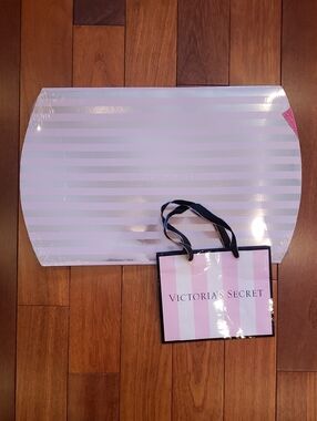 Victoria's Secret Pillow Style Pop Open Gift Box. New in cellophane
